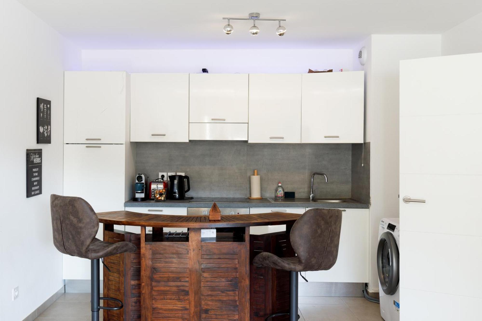 Lovely 2 Bedroom With Pool *