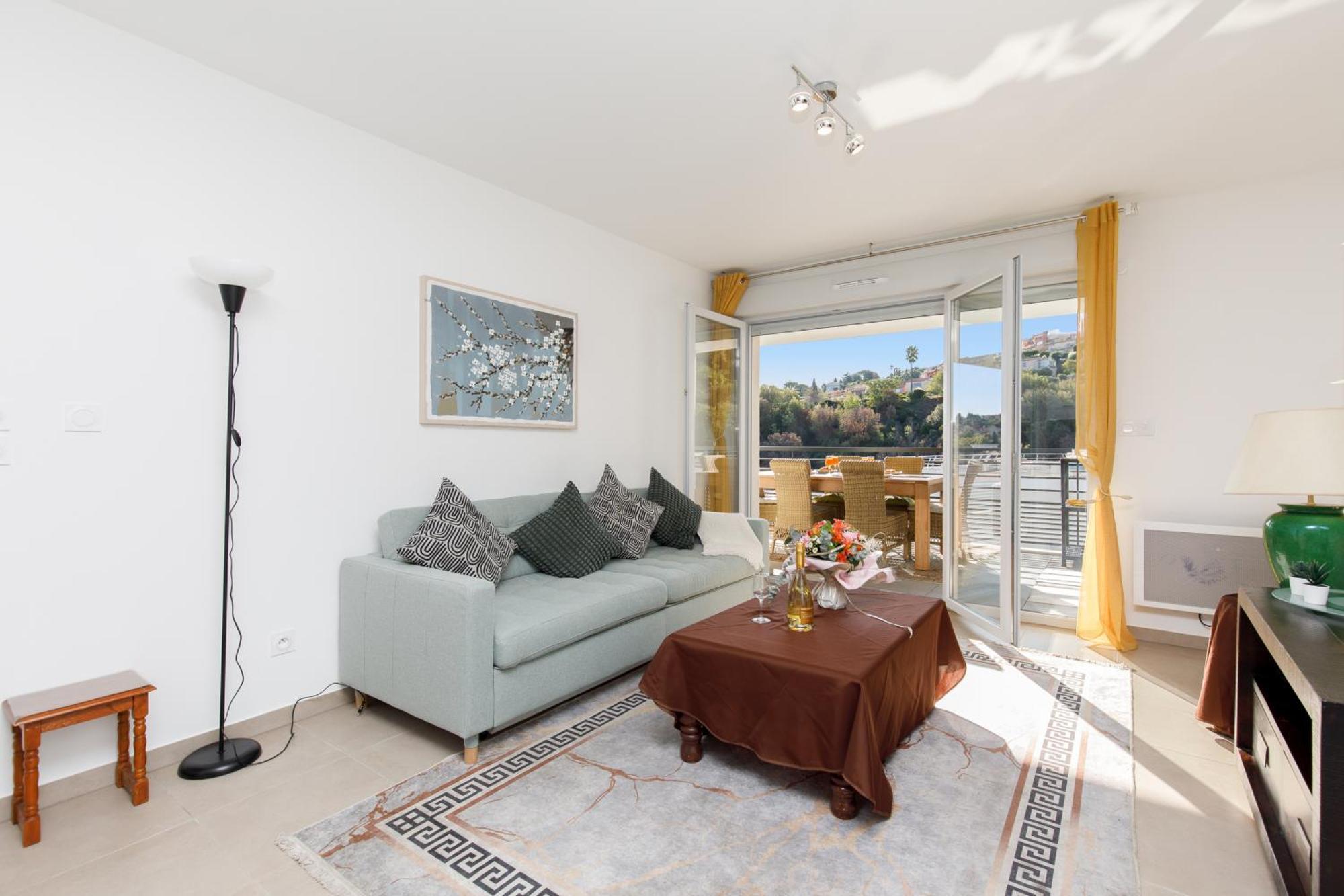 Lovely 2 Bedroom With Pool *