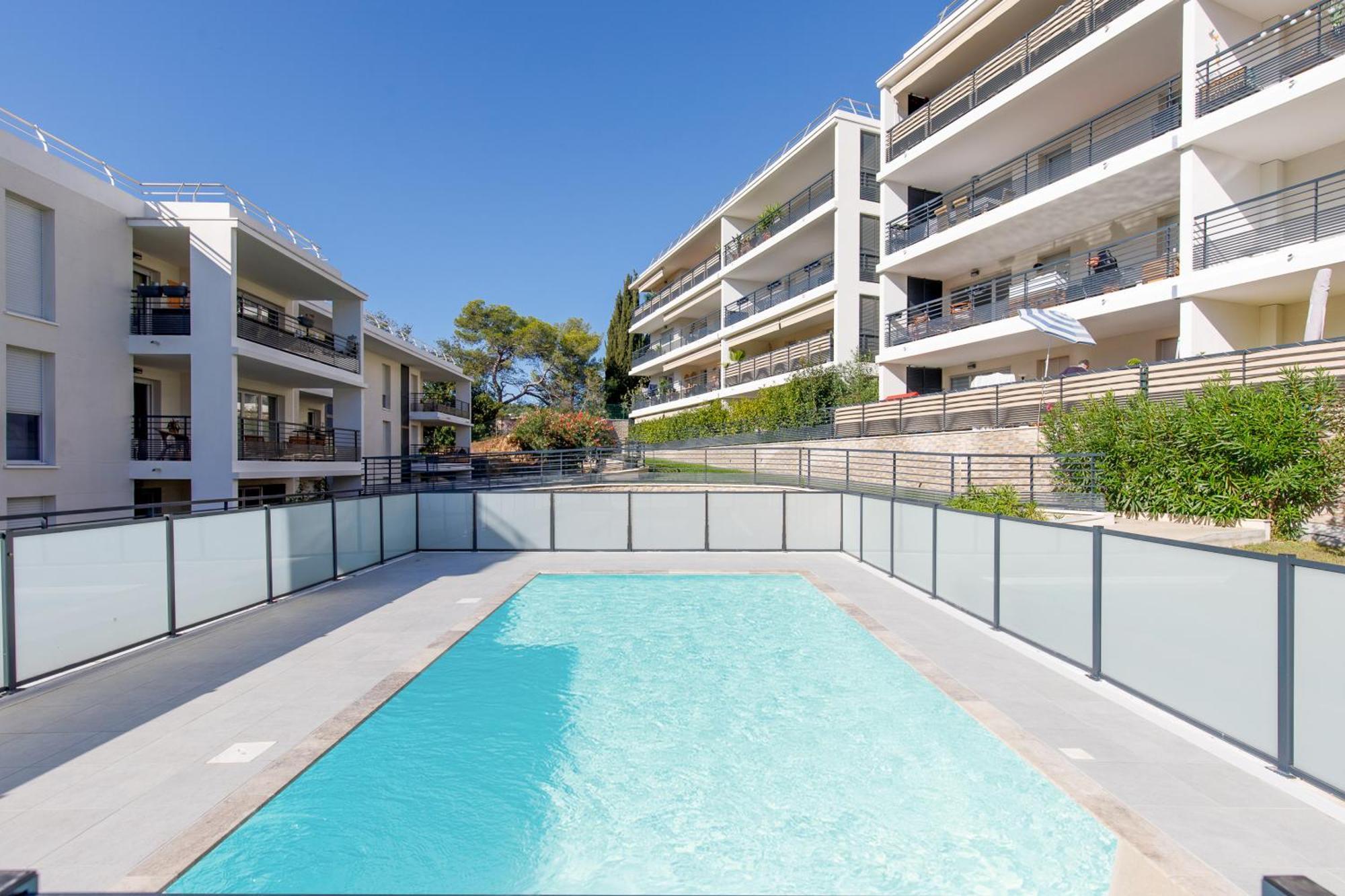 Lovely 2 Bedroom With Pool Vallauris