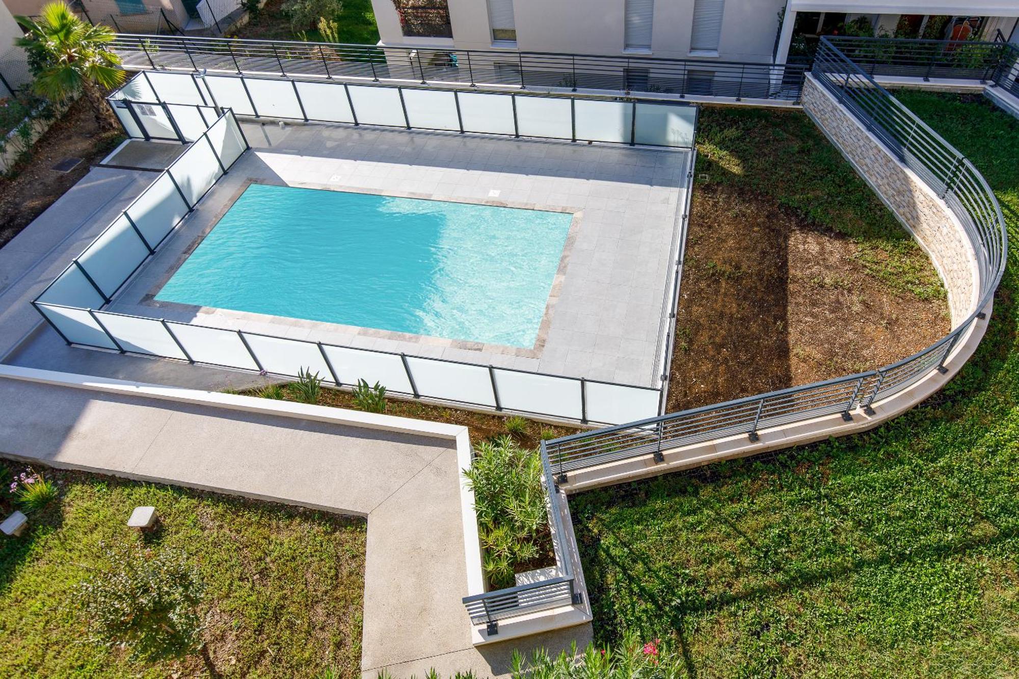Lovely 2 Bedroom With Pool Vallauris