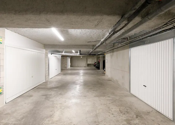 Lovely 2 Bedroom Condo With Pool