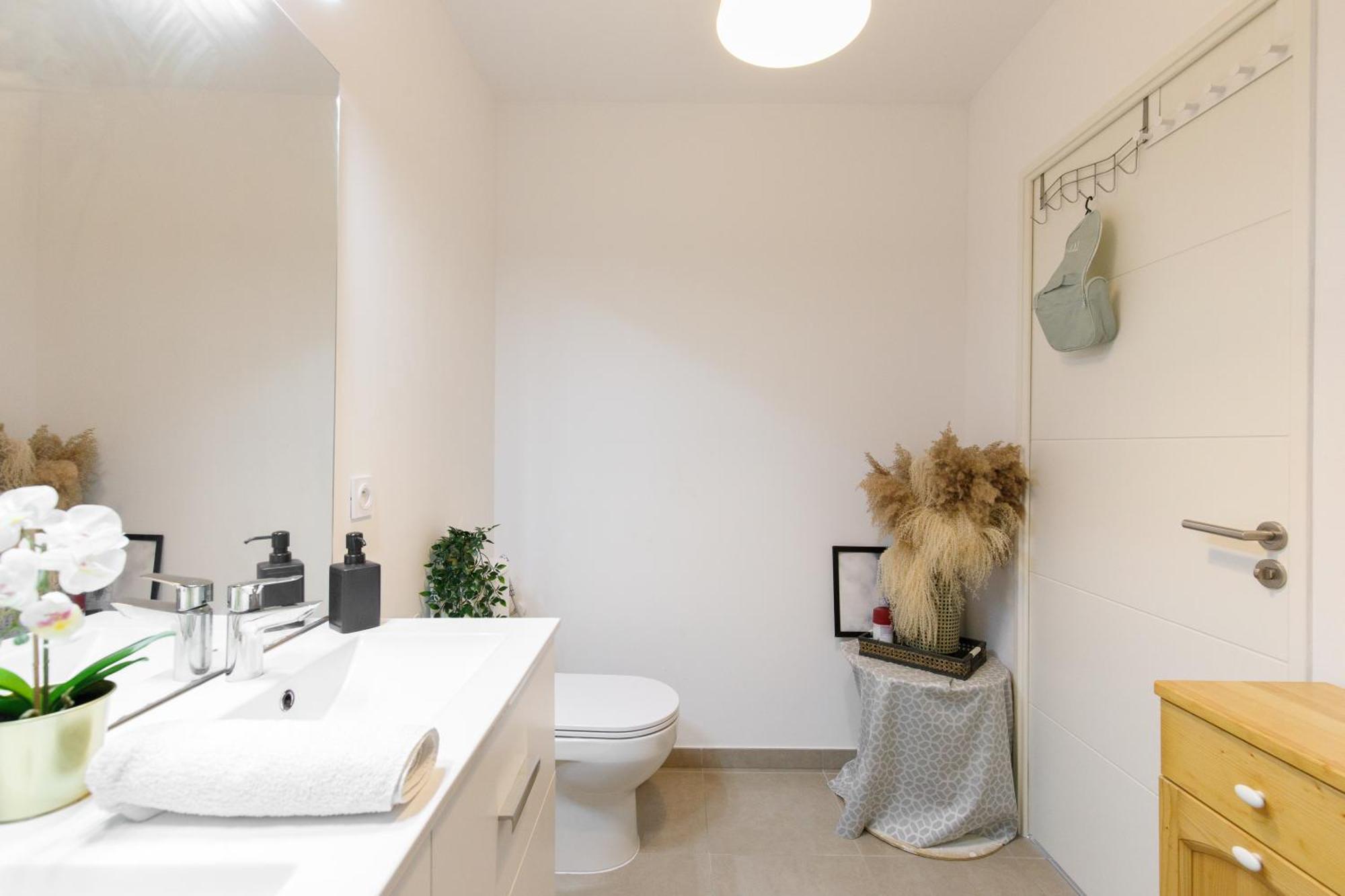 Lovely 2 Bedroom With Pool *