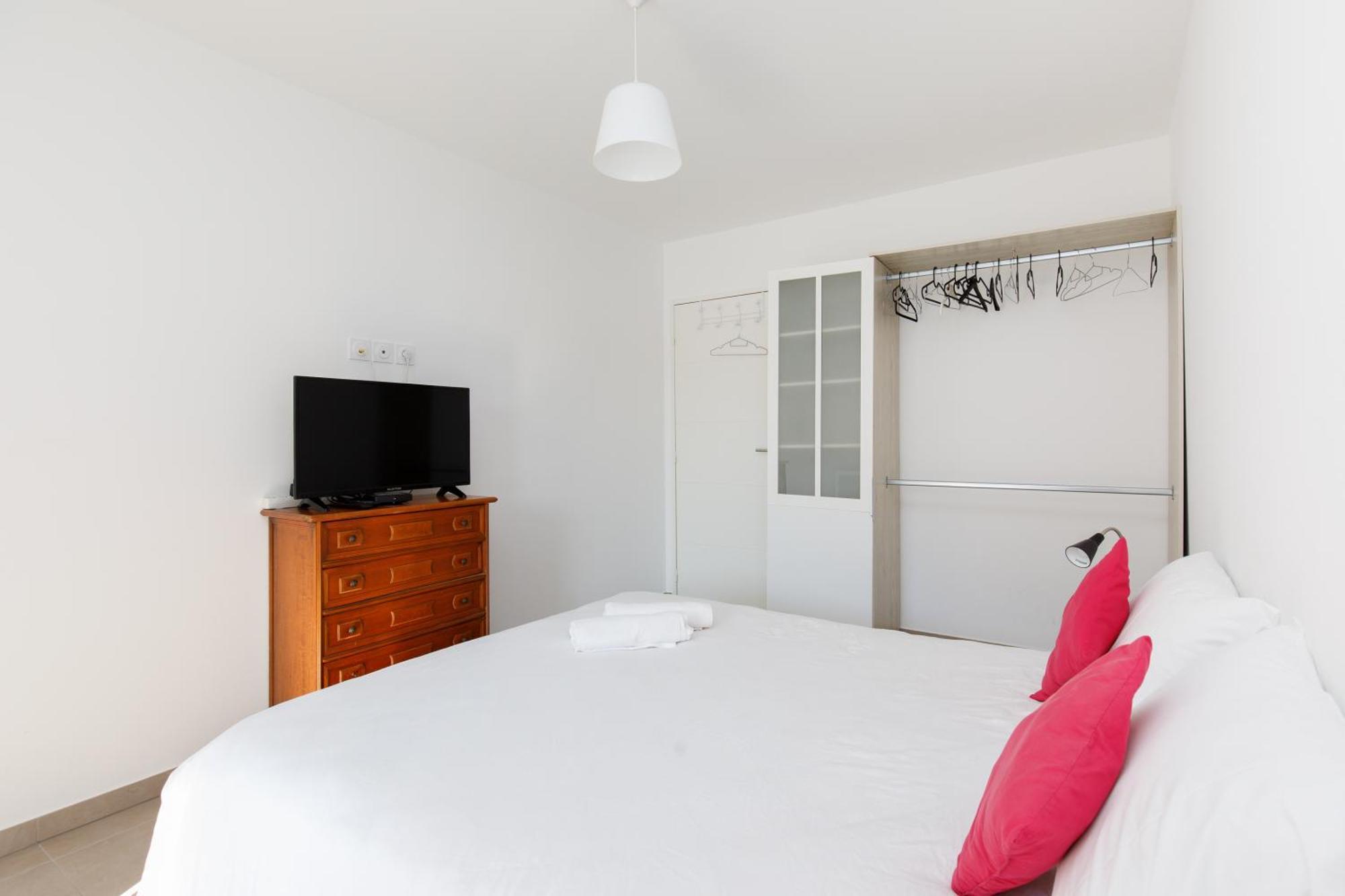 Lovely 2 Bedroom With Pool